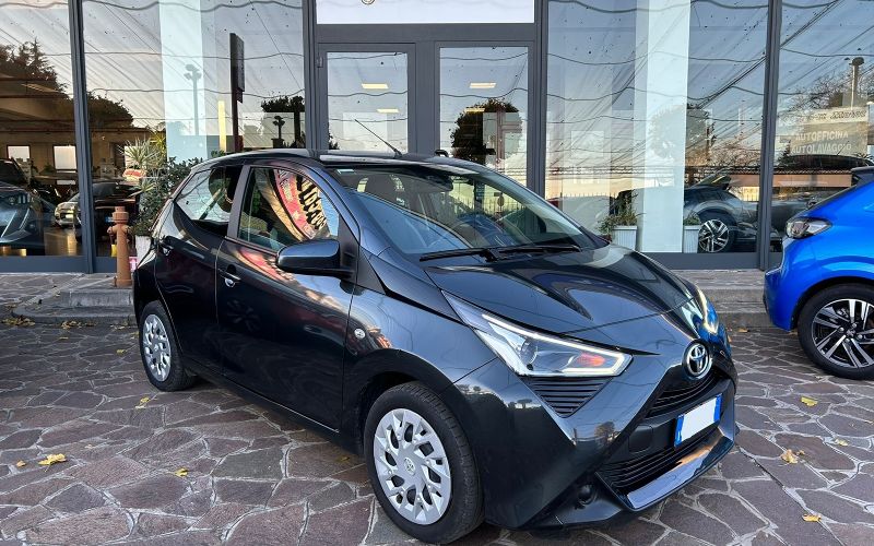 TOYOTA Aygo Connect 1.0 VVT-i 72 CV 5 porte x-cool MMT - Cog Car Motor