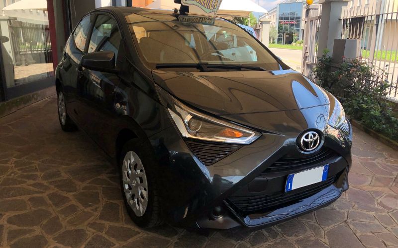 TOYOTA Aygo Connect 1.0 VVT-i 72 CV 5 porte x-cool MMT - Cog Car Motor